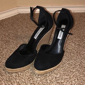 Steve Madden black wedges